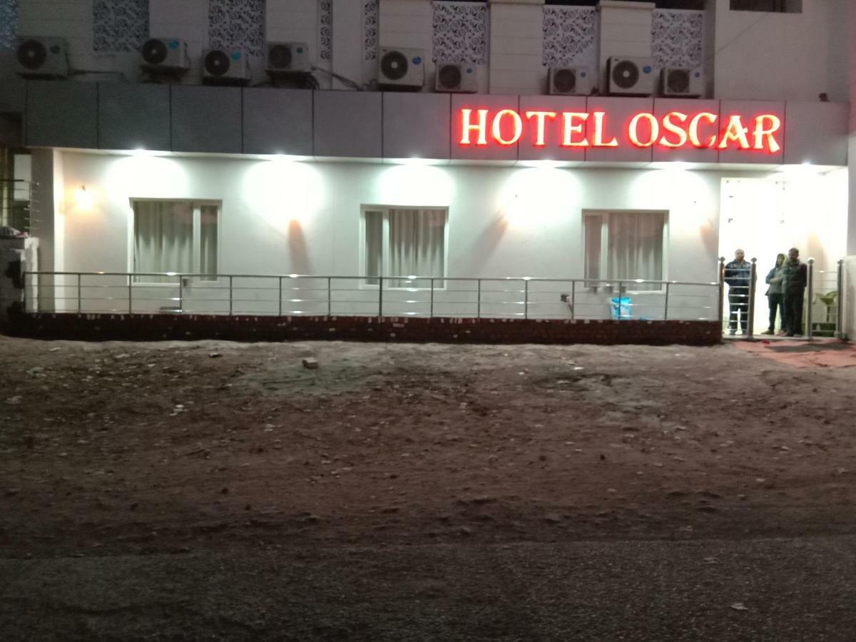 Oscar Banquet And Hotel Kālka Esterno foto