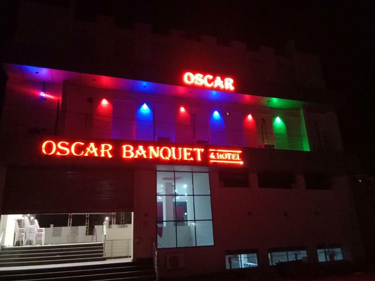 Oscar Banquet And Hotel Kālka Esterno foto